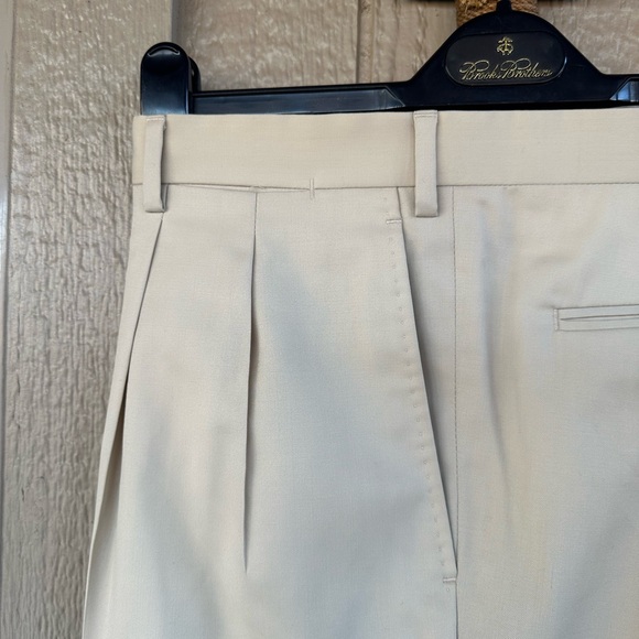 BRIONI Men’s Wheat Colored Pleated Tessuto Wool Luxury Trousers - Size 42/32